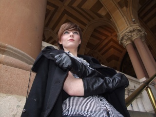 girl-leather-gloves-leather-boots-leather-jacket