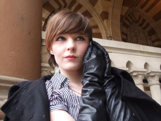 girl-leather-gloves-leather-boots-leather-jacket