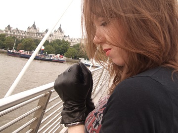 Ruth-girl-leather-gloves