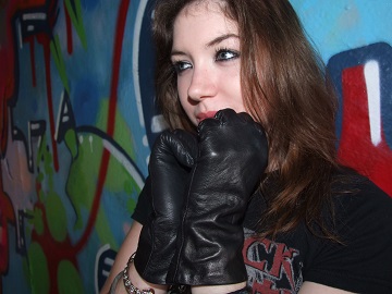 Ruth-girl-leather-gloves