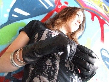 Ruth-girl-leather-gloves