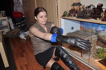 Beccy-girl-leather-gloves