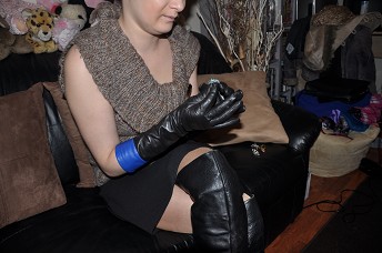 Beccy-girl-leather-gloves