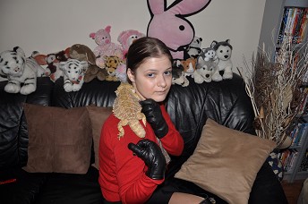 Beccy-girl-leather-gloves