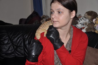 Beccy-girl-leather-gloves