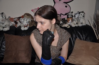 Beccy-girl-leather-gloves