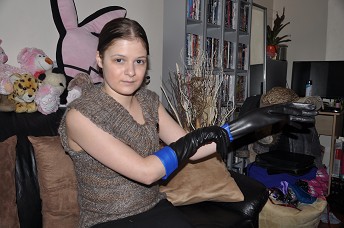 Beccy-girl-leather-gloves