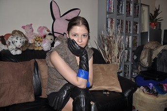 Beccy-girl-leather-gloves