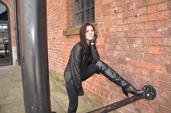 girls-in-leather-boots