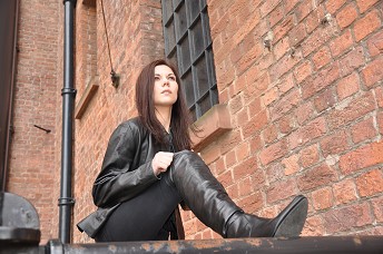 girls-in-leather-boots