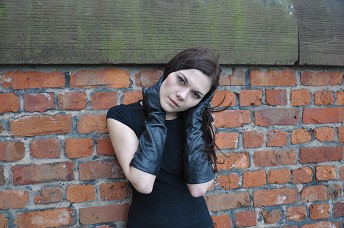 hannah-girl-in-leather-gloves-and-leather-pants