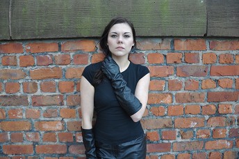 hannah-girl-in-leather-gloves-and-leather-pants