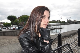 hannah-leather-gloves-and-leather-jacket-6
