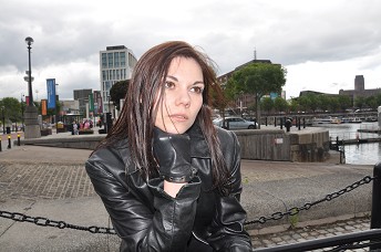 hannah-leather-gloves-and-leather-jacket-9